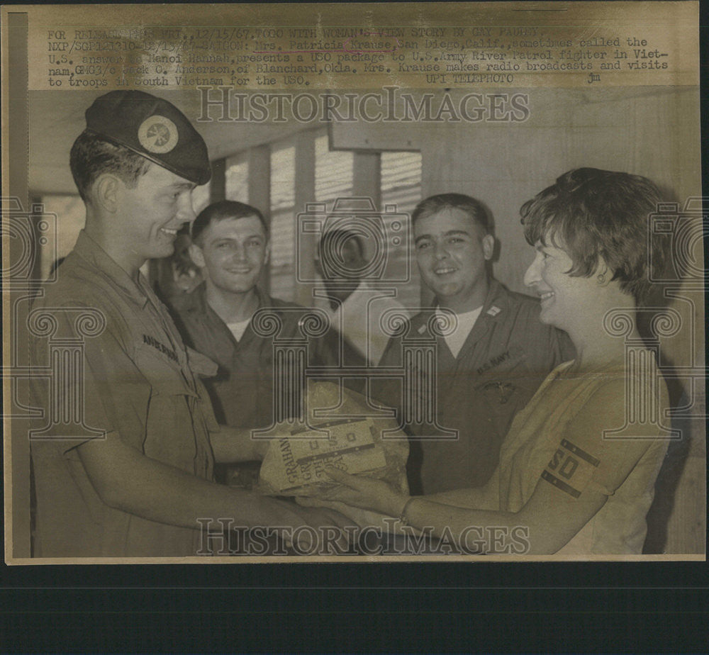 1967 Press Photo US Army U.S.O. Packages - Historic Images