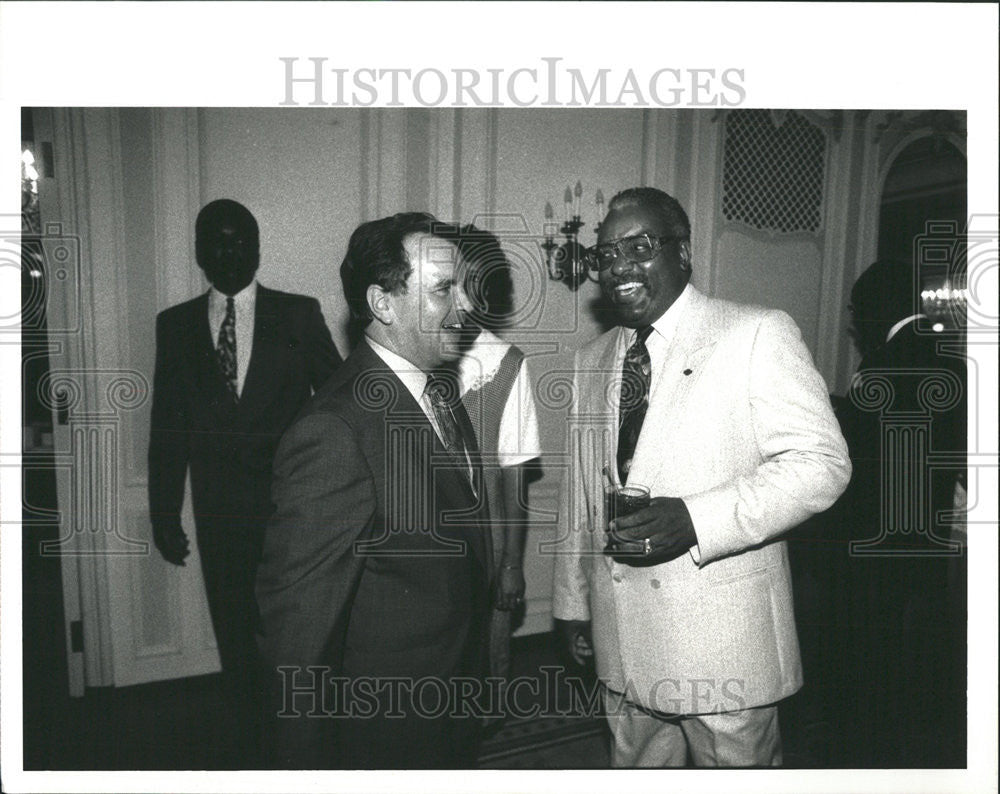 1991 Press Photo Steve Garth Garth Construction Mayor Daley Black Contractors Un - Historic Images