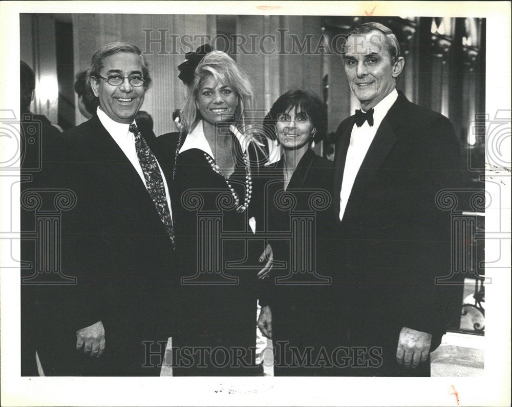 1993 Press Photo Reuben Teriann Rose Marie Lipnski St Xavier University Dinner - Historic Images