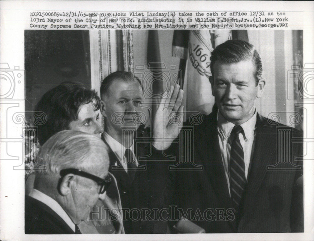 1965 Press Photo Lindsay Takes The Oath Of Office As Mayor Of City On New York - Historic Images