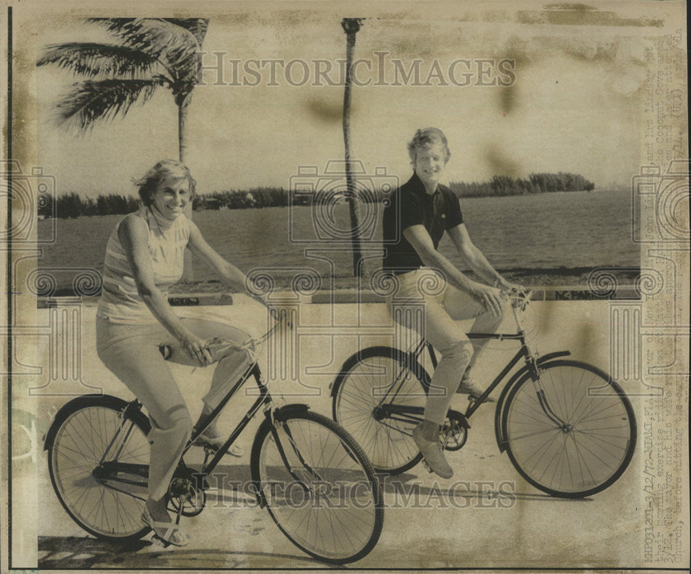 1972 Press Photo New York City Mayor John Lindsay And His Wife Riding Bicycles - Historic Images