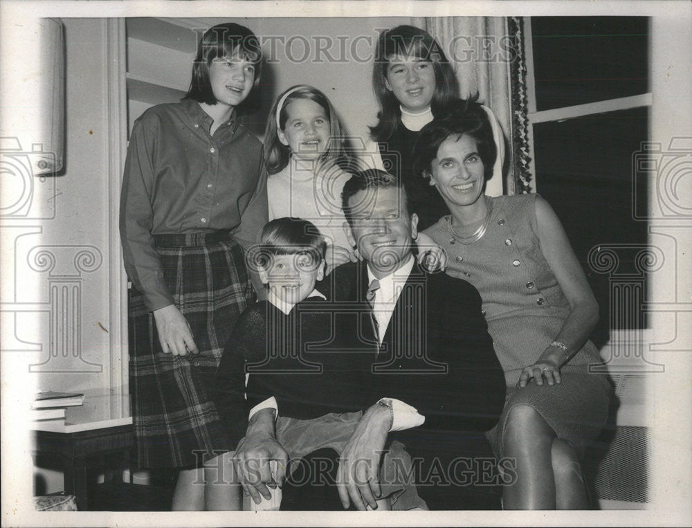 1968 Press Photo Lindsay And Wife Mary Had More Time For Family Portraits - Historic Images