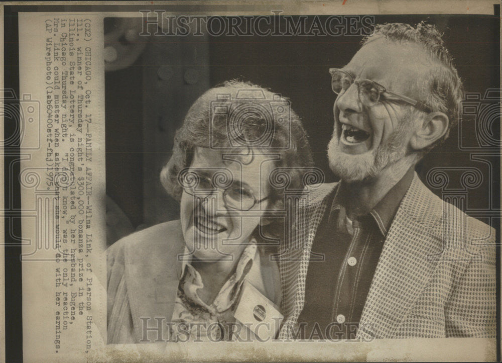 1975 Press Photo Wilma Link Wins Illinois Lottery $300,000 Bonanza Prize - Historic Images