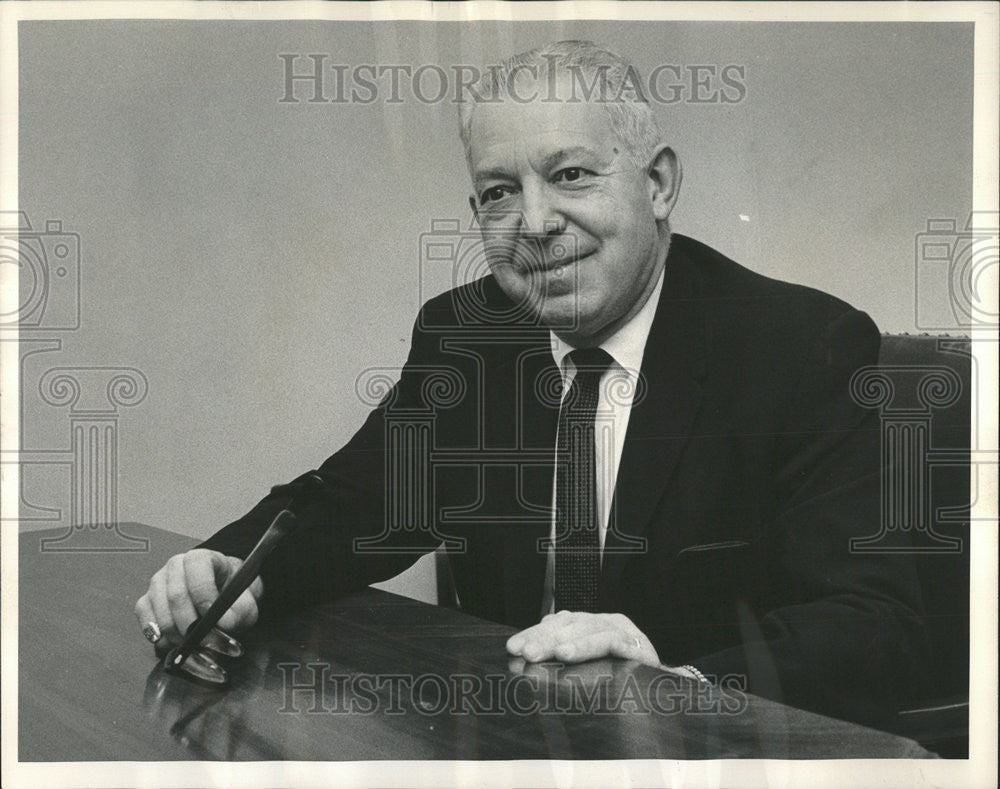 1965 Press Photo Mac Fisher deputy marshal US Marshal Officex retiring service - Historic Images