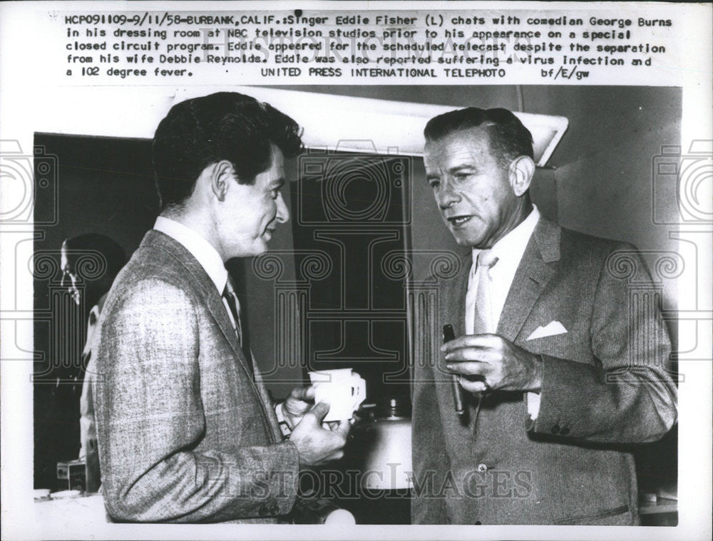 1958 Press Photo Burbank Singer Eddie Fisher Comedian George Burns room NBC TV - Historic Images