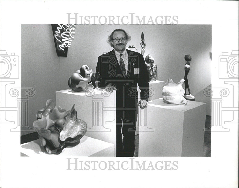 1992 Press Photo Marvin Lipofsky With Creations At Leo Kaplan Modern Gallery - Historic Images