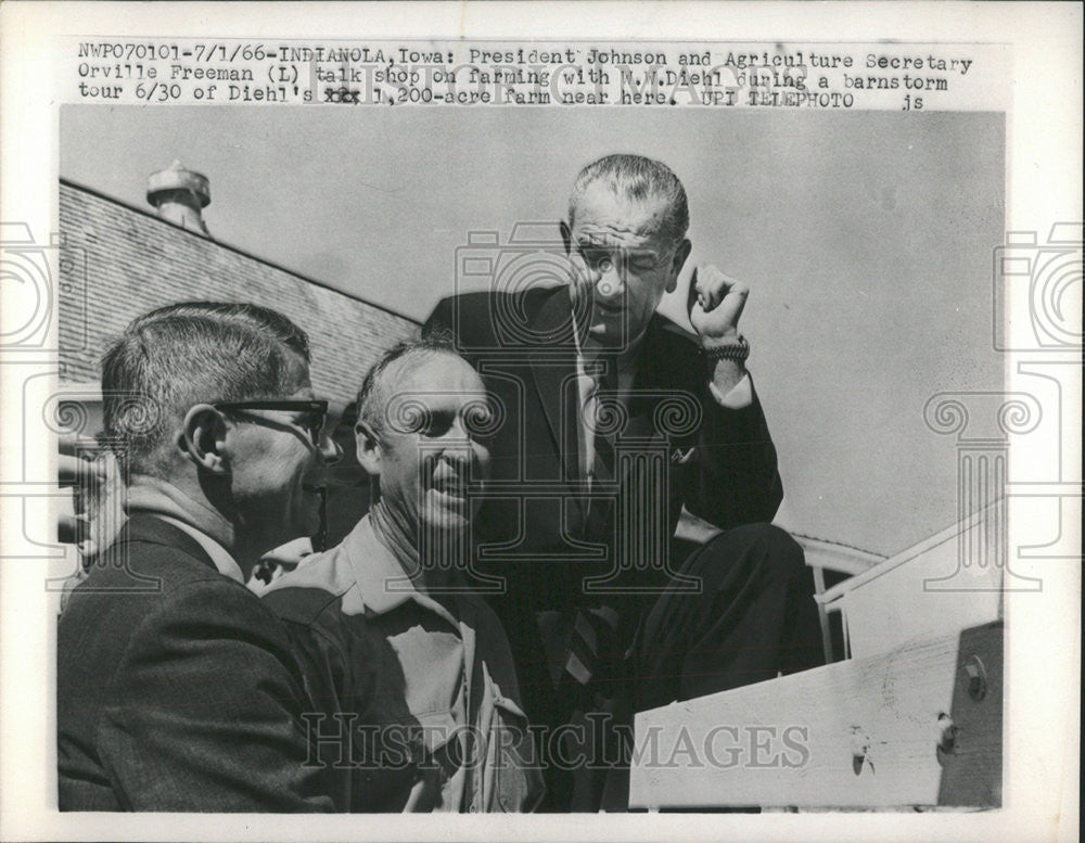 1966 Press Photo President Johnson Agriculture Secretary Orville Freeman tour - Historic Images