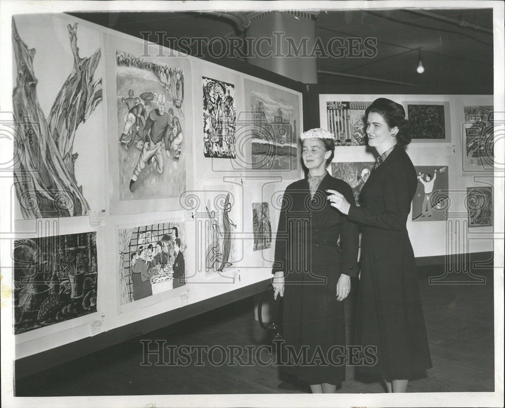 1954 Press Photo Solomon Smith Ann Lally At Scholastic Art Award Exhibition - Historic Images