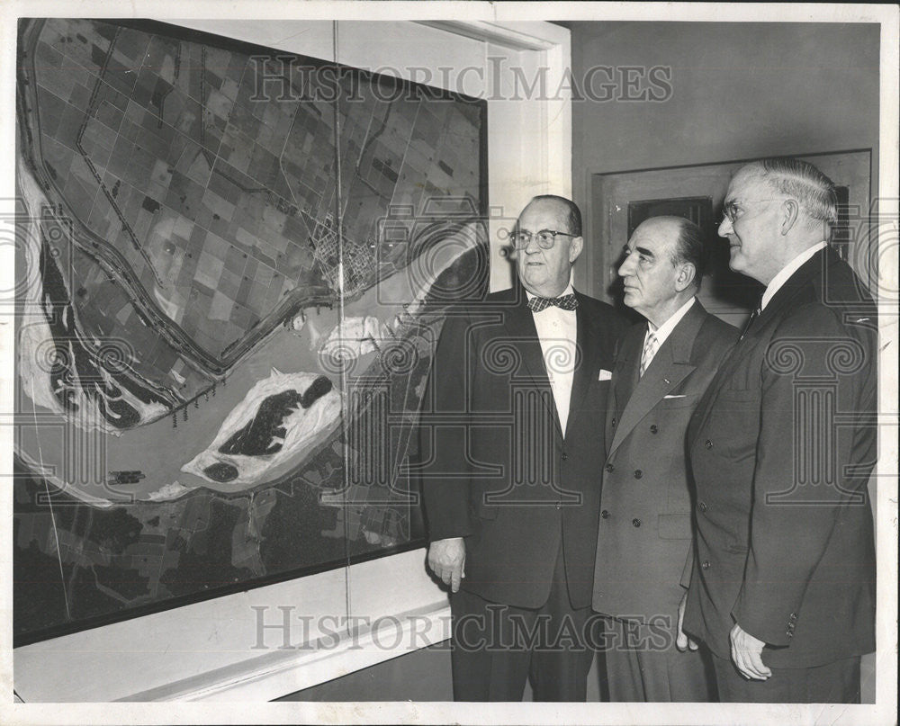 1957 Press Photo Honor Killian Butler John Killian Court Judge Museum Science - Historic Images