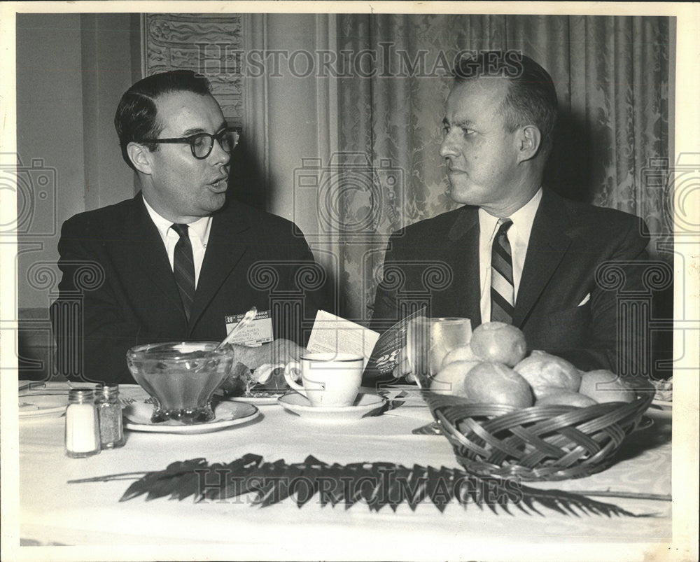 1965 Press Photo President Thomas Miner Alonzo Knight Norge Division Borg Warner - Historic Images