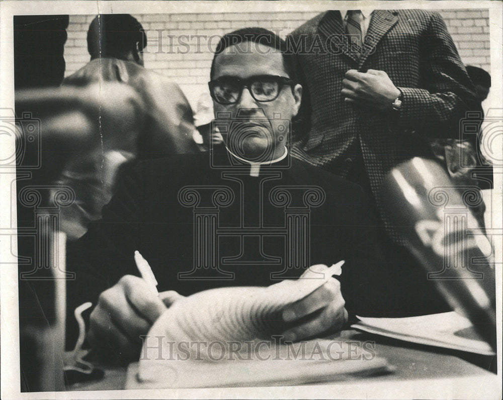 1969 Press Photo Rev Rollins Lambert second Negro Priest Pastorate Statement - Historic Images