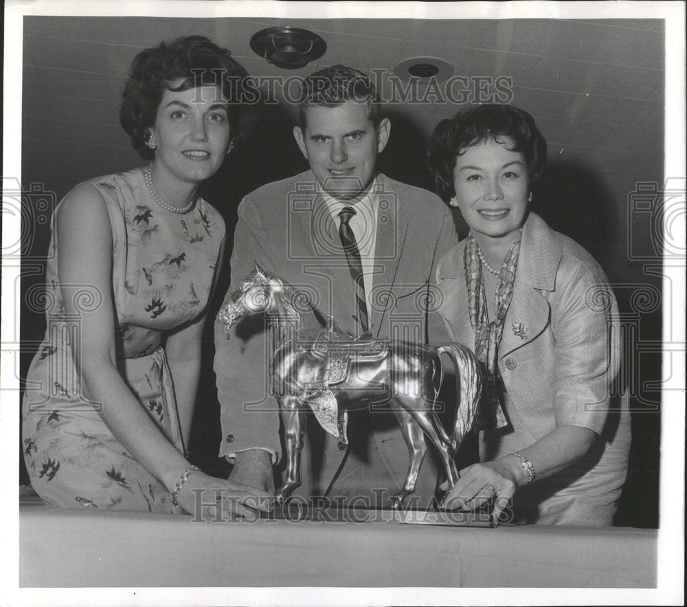 1961 Press Photo Kenwood Social Service Club of Infant Welfare Horse Award - Historic Images