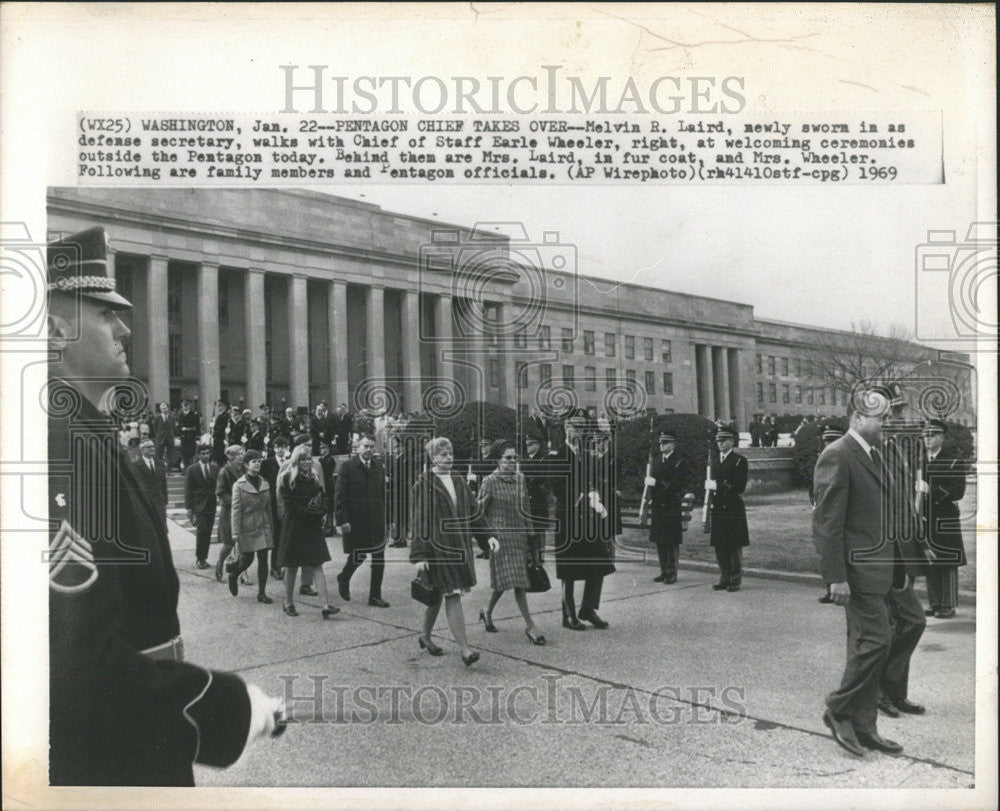 1969 Press Photo Melvin Laird Sworn In As Defense Secretary - Historic Images