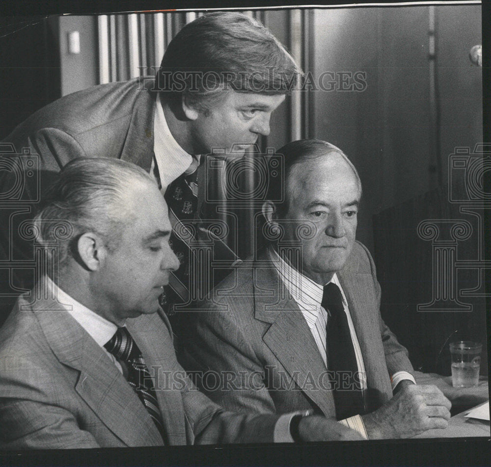 1974 Press Photo Gov. Walker Senator Humphrey Strauss Democratic chairman - Historic Images