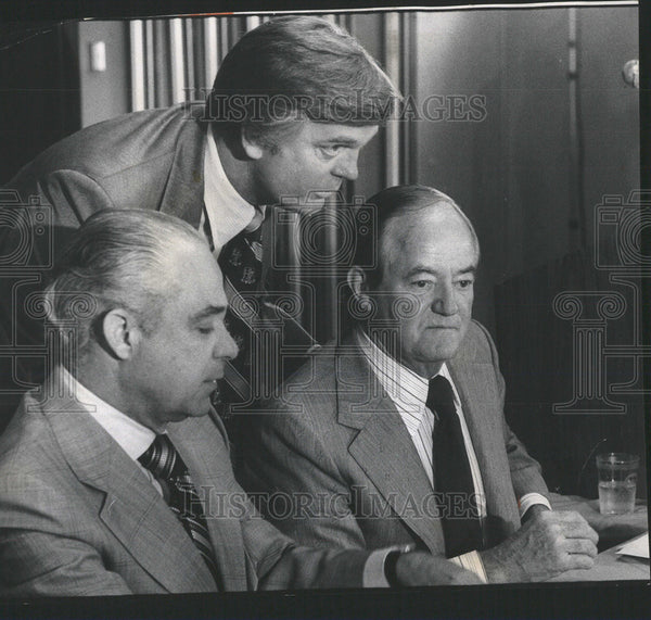 1974 Press Photo Gov. Walker Senator Humphrey Strauss Democratic chair ...