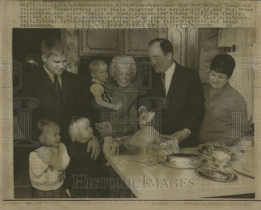 1967 Press Photo Vice President Mrs. Humphrey celebrated Thanksgiving family - Historic Images