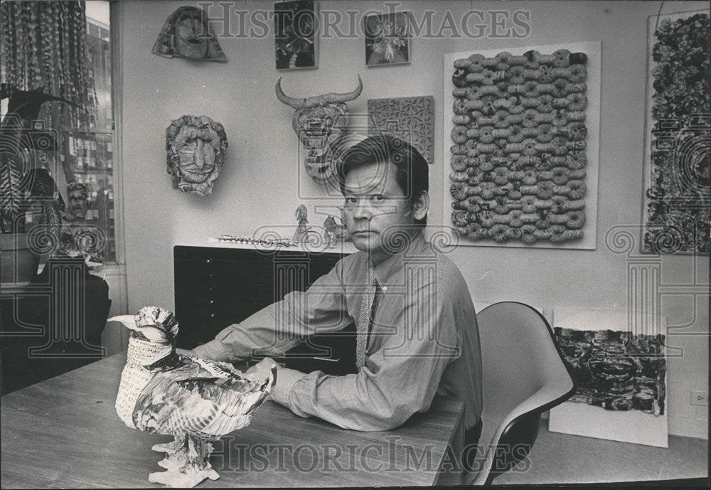 1969 Press Photo James Higa designer and inventor of hand tool for shaping newsp - Historic Images