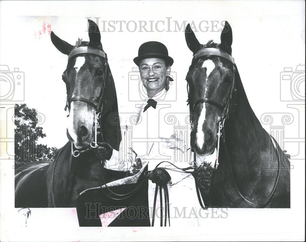 1977 Press Photo Joan Robinson Hill horses - Historic Images