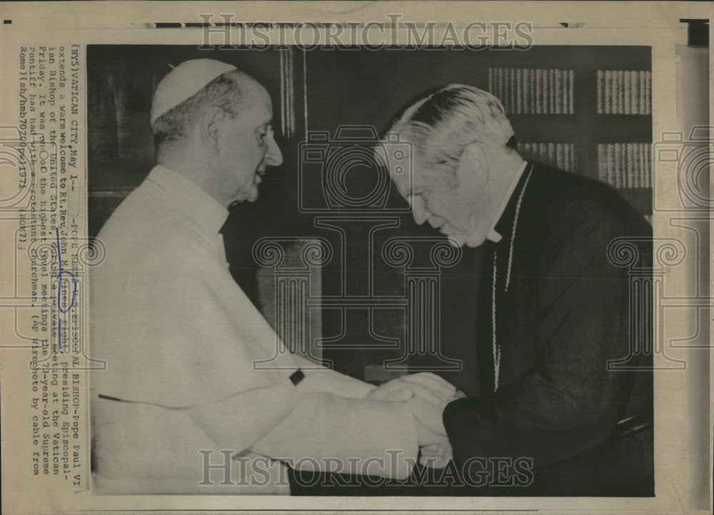 1971 Press Photo Pope Paul VI welcomes Rev. John Hines - Historic Images