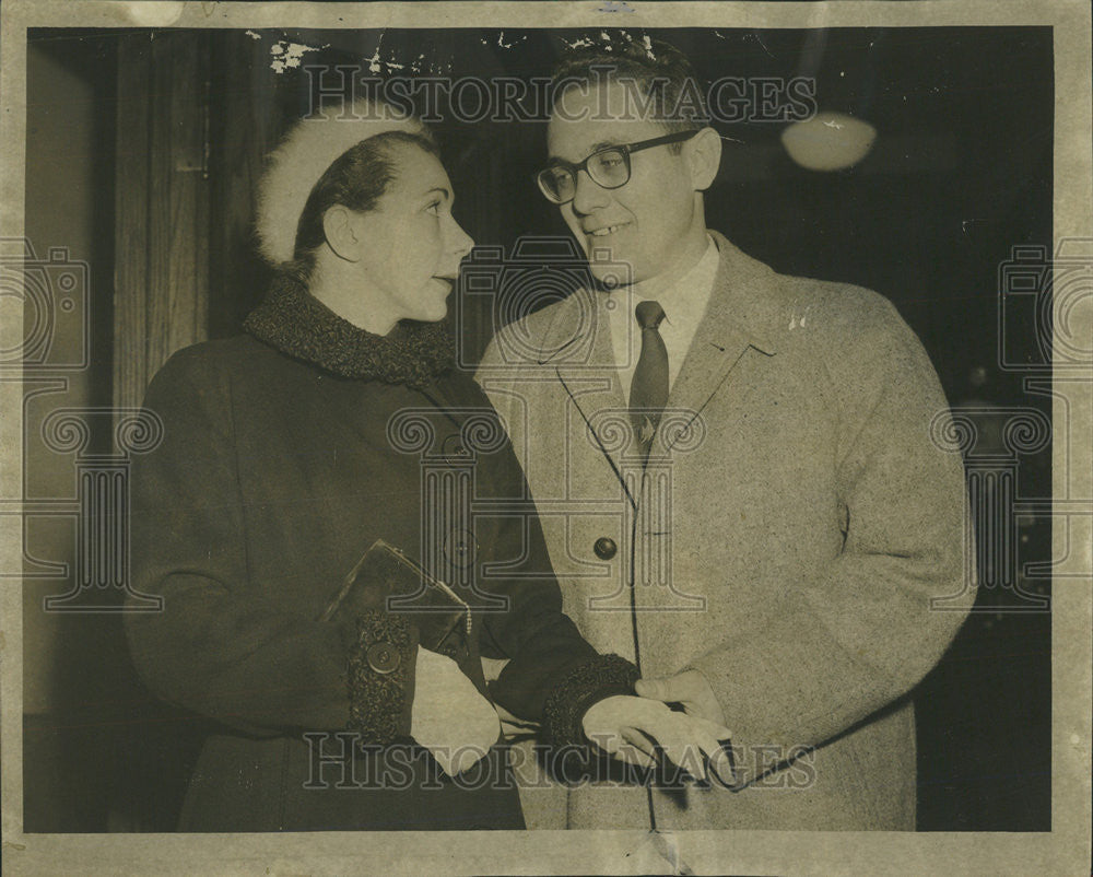 1956 Press Photo John Killian Gloria Former Leader United Electrical Workers - Historic Images