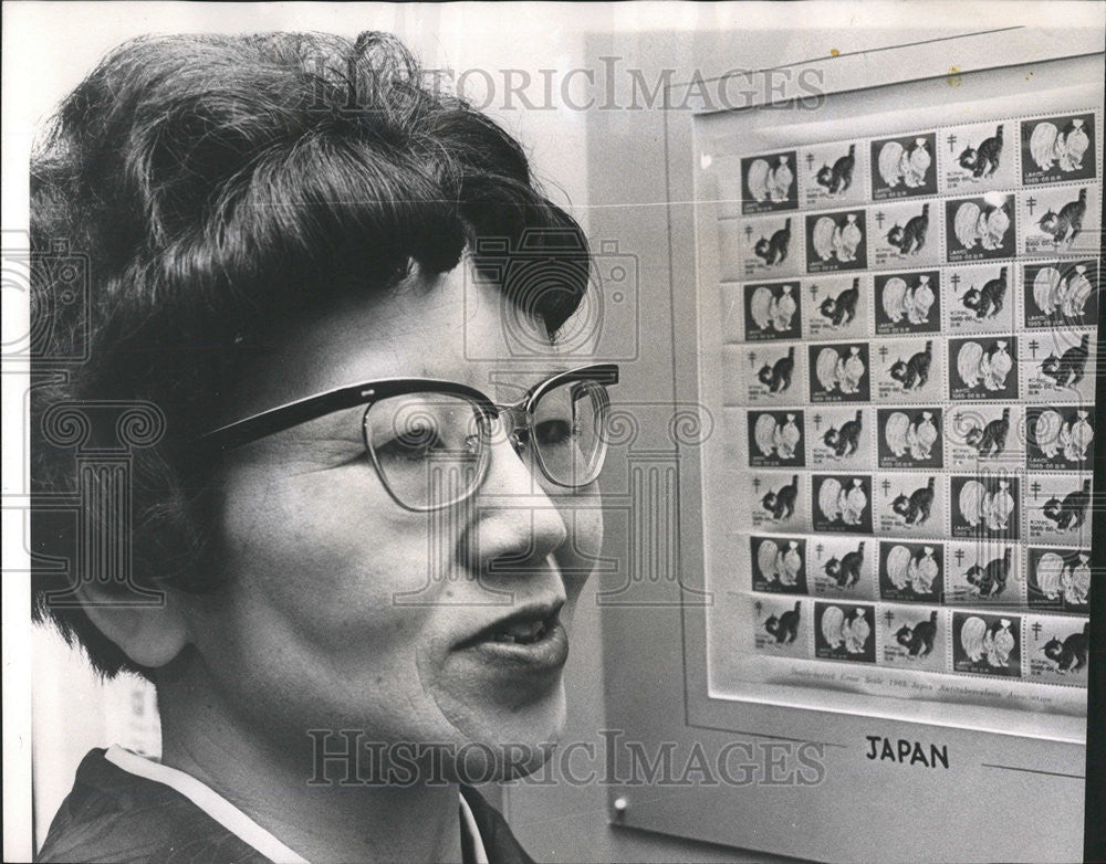 1966 Press Photo Kazukiyo Kikuchi Wife Consul  Japan Christmas Seals - Historic Images