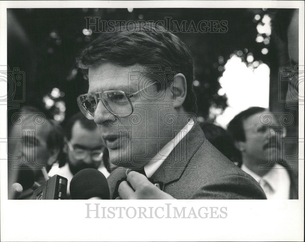 1990 Press Photo Robert Kilander States Attorney Office Wheaton Illinois - Historic Images