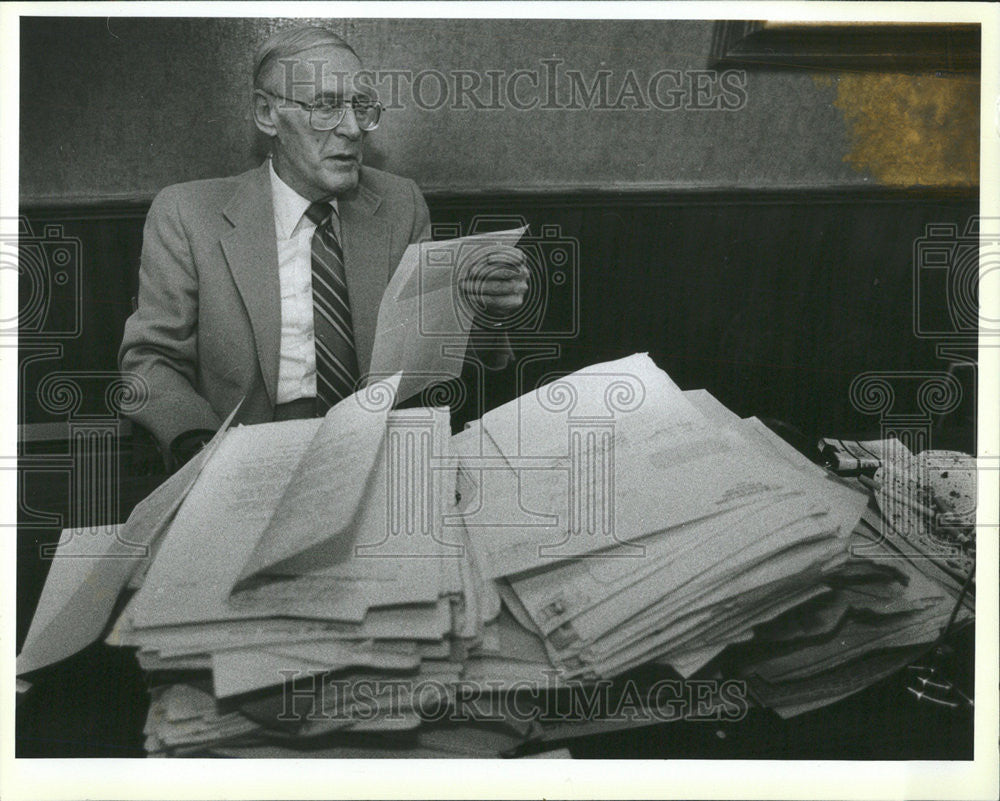 1983 Press Photo Mayor Flickinger Handgun Ban Ordinance - Historic Images