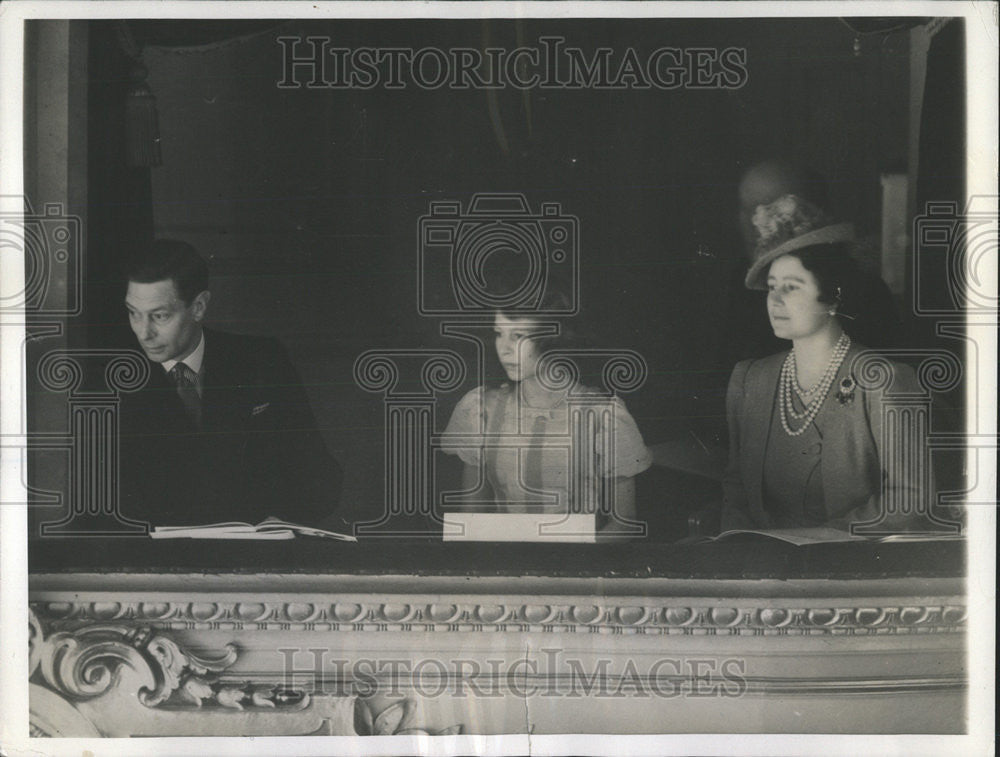 1939 Press Photo Suits Queen London Famed Coliseum King - Historic Images