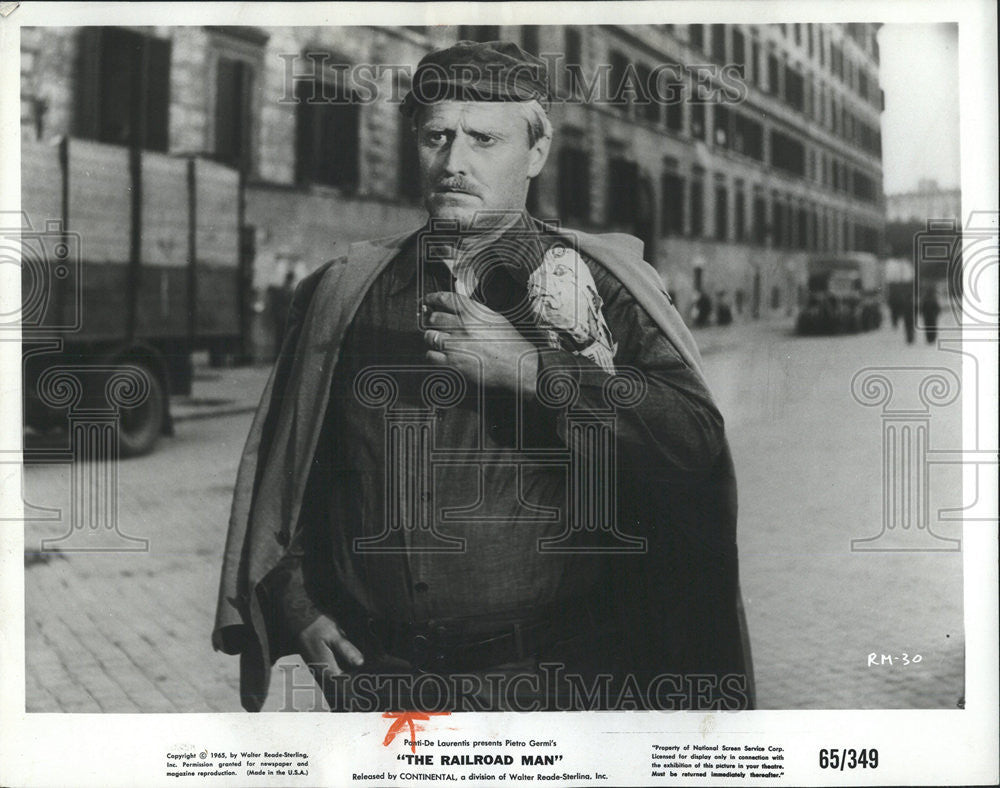 1966 Press Photo Pietro Germi The Railroad Man - Historic Images