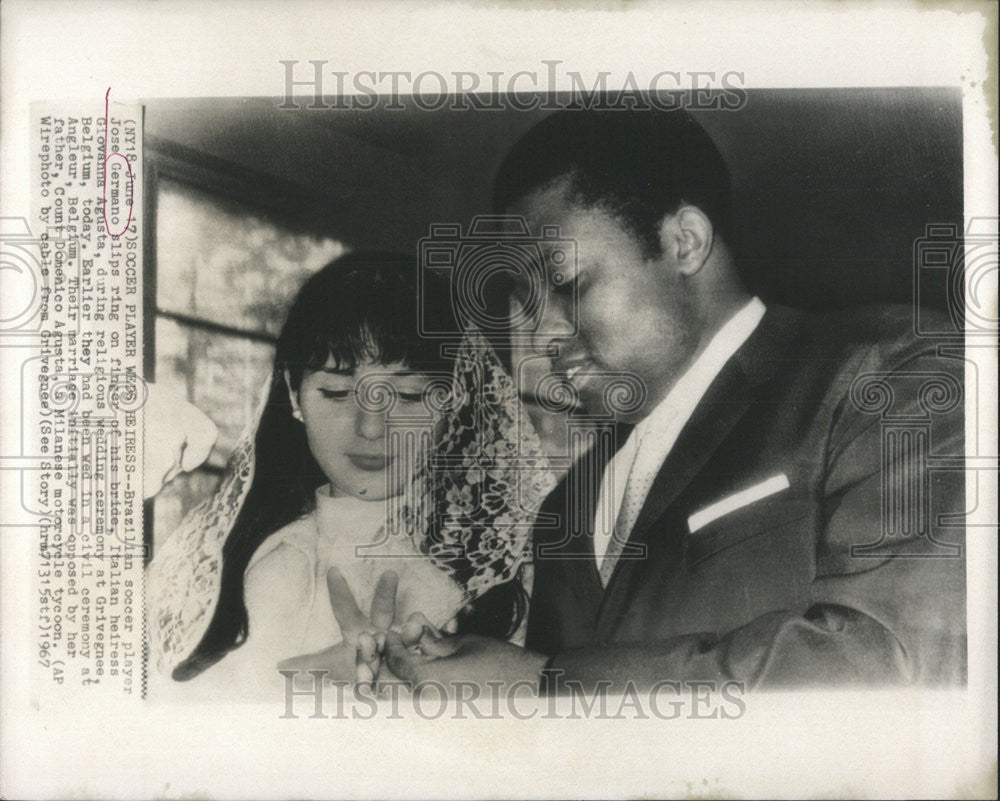 1967 Press Photo Brazilian Soccer Player Jose Germano Bride Giovanna Agusta - Historic Images