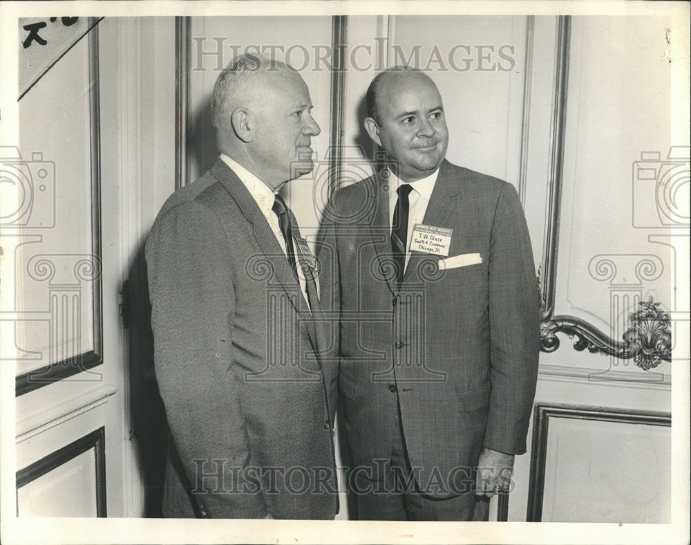 1963 Press Photo E.W. Kneip President Incorporated Thomas Glaze Swift Company - Historic Images