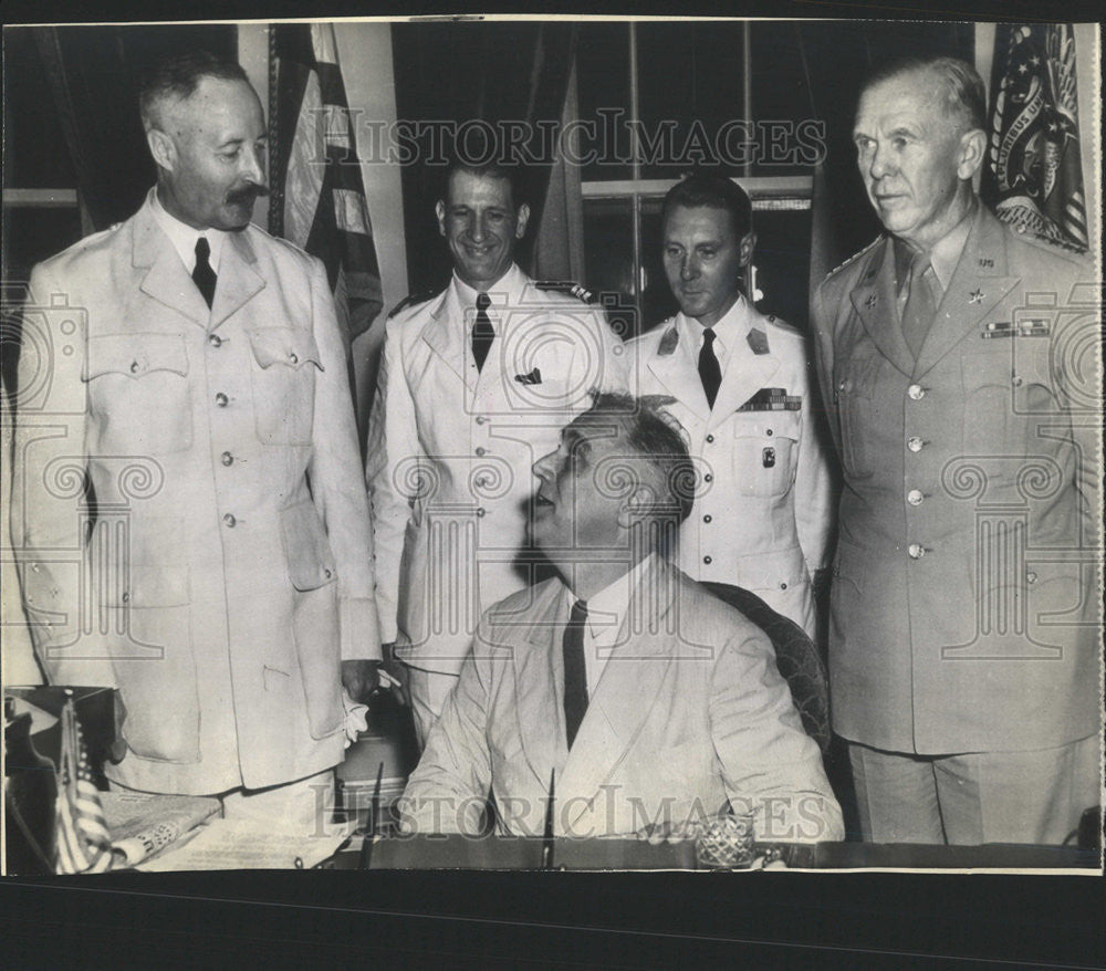 1943 Press Photo President Roosevelt Welcomes Gen Henri Honore Giraud - Historic Images