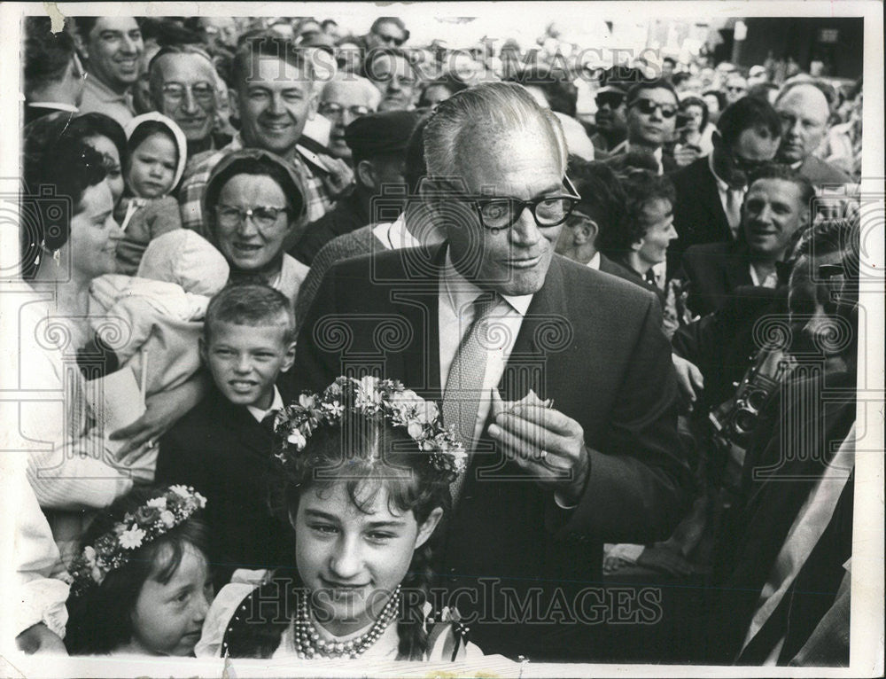 1988 Press Photo Chicago Greet Senator Barry Goldwater Polish National Museum - Historic Images