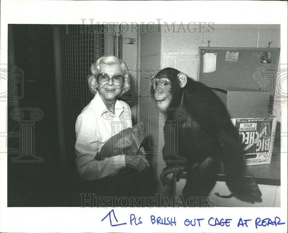 1982 Press Photo Helen Frederick Lincoln Park Zoological Member Society - Historic Images