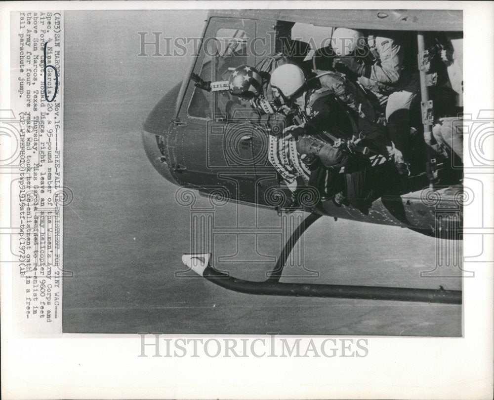 1972 Press Photo Nina Garcia Air Force Army Women Enlistment Garcia San Marcos - Historic Images