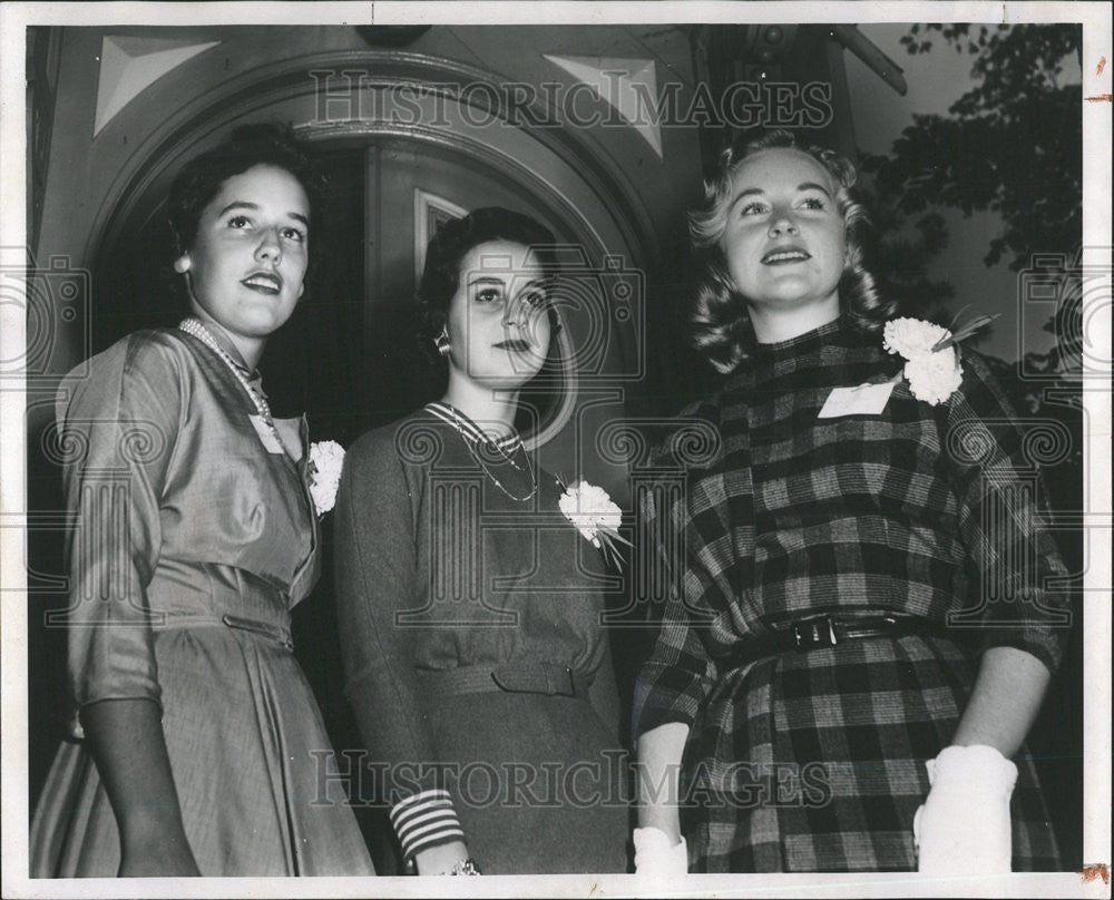 1957 Press Photo Marjorie Lane Go To Tea Party At Manhattanville College - Historic Images