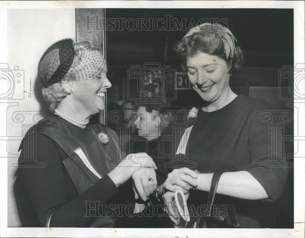 1959 Press Photo Mrs Gordon Land &amp; Mrs Charles H Morse St. Luke&#39;s Hospital Board - Historic Images