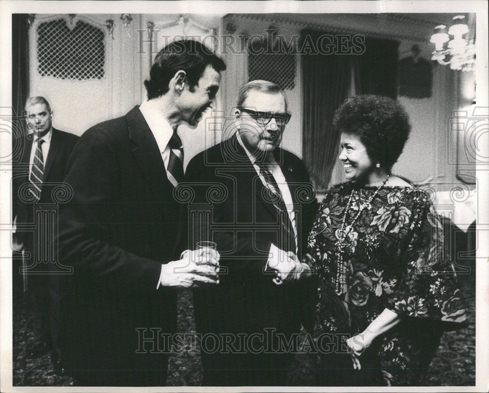 1971 Press Photo Alderman Anna Langford, Richard Friedman, And Governor Ogilvie - Historic Images