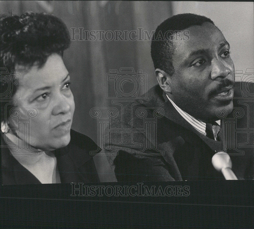 1967 Press Photo Dick Gregory Civil Rights Activist Attorney Anna Langford - Historic Images