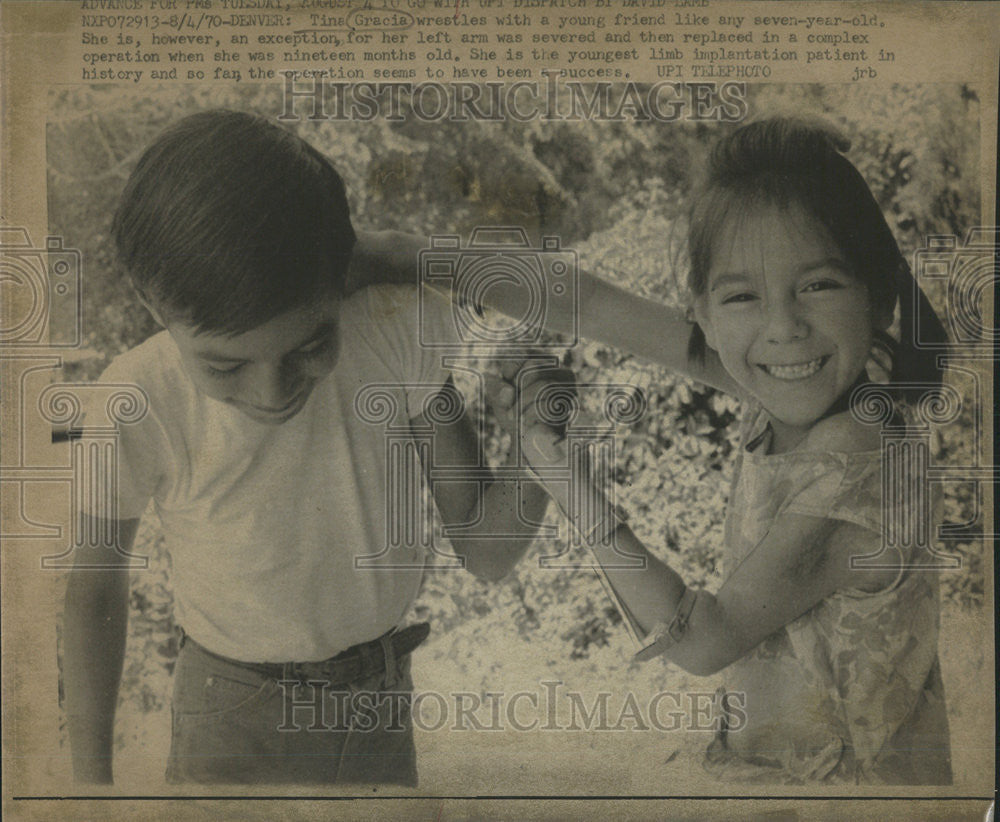 1970 Press Photo Tina Gracia Replaced Severed Arm Wrestles Friend Denver - Historic Images