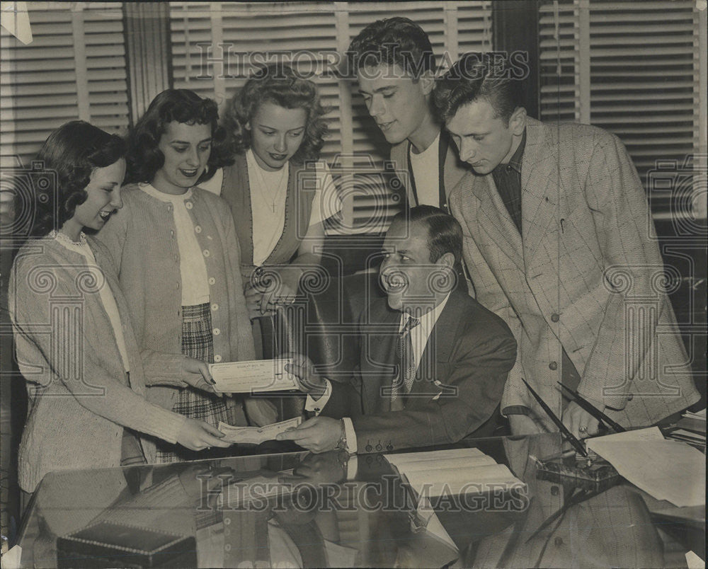 1945 Press Photo Joel Goldblatt, Steinmetz High School Victory Bond - Historic Images