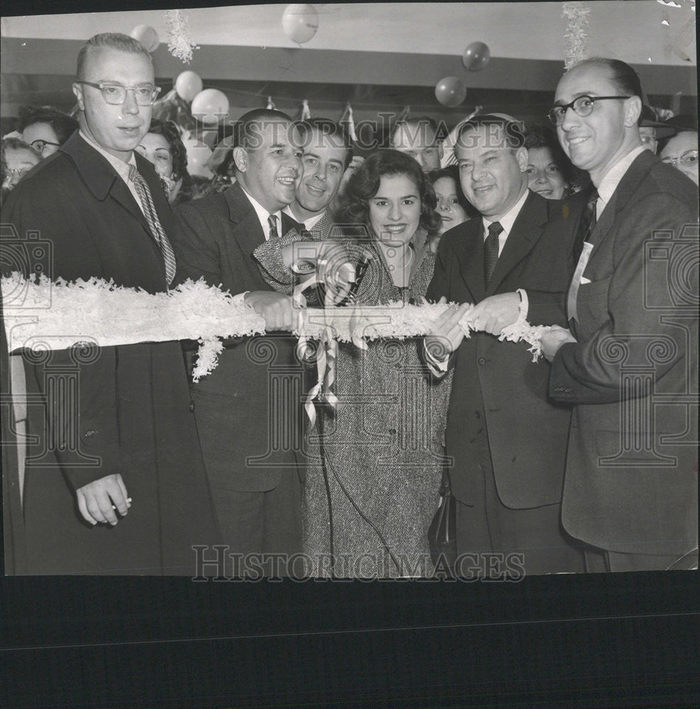 1955 Press Photo Grand Opening Of Goldblatt&#39;s Department Store In Chicago - Historic Images