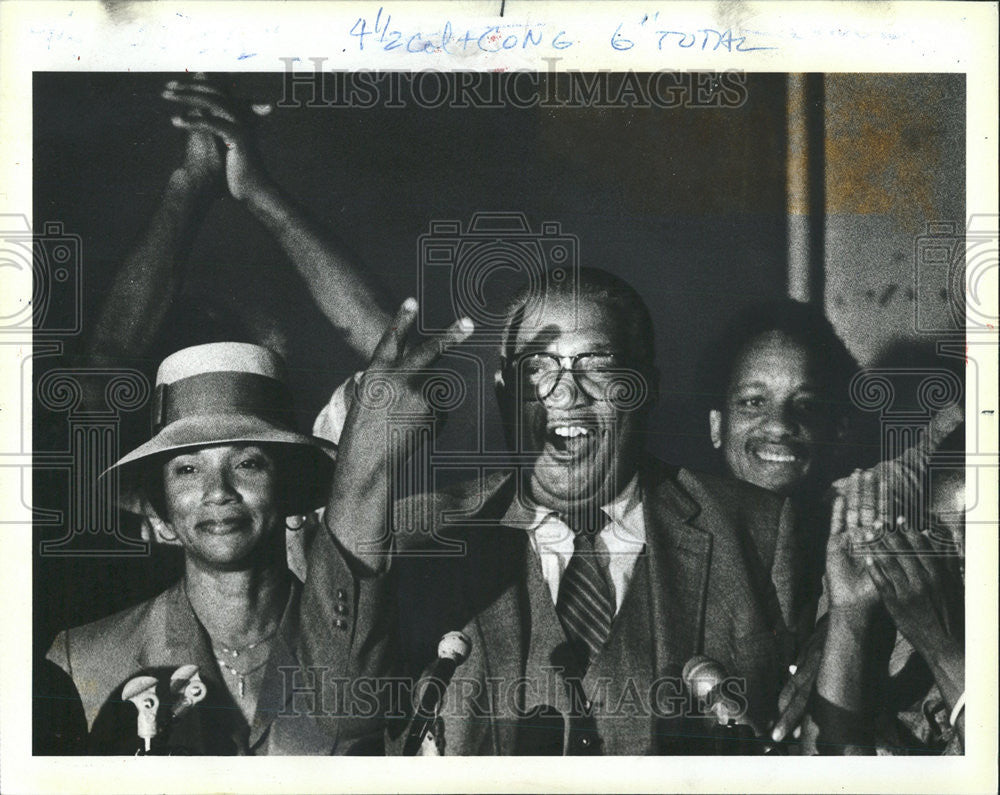 Press Photo Charles Hayes Wife Edna Win Seat South Side Congressional District - Historic Images