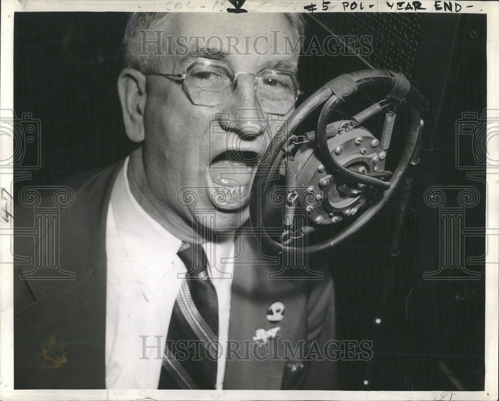 1940 Press Photo Thomas Garry Convection speech mike Parade Snap Pose - Historic Images