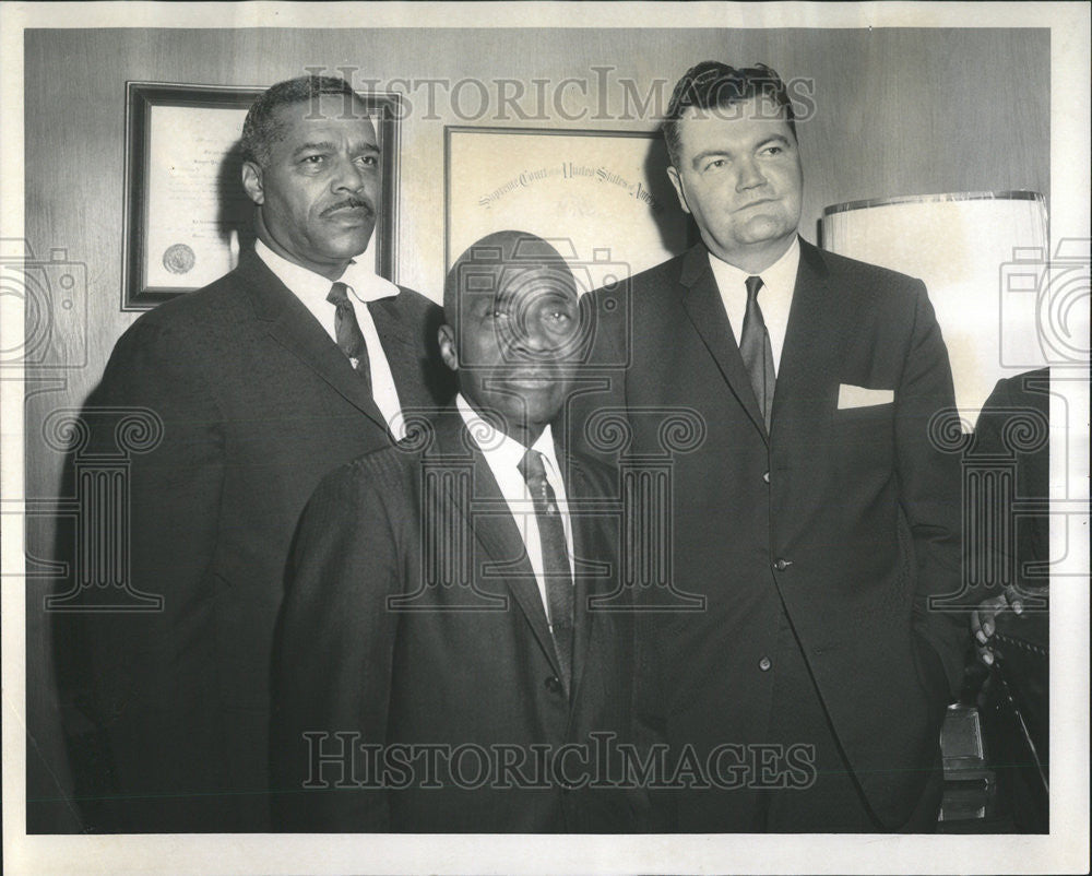 1961 Press Photo Earl Collins, Dr. William Lambert Daniel Ward Pose Meeting - Historic Images