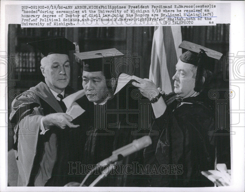 1966 Press Photo Philippines Ferdinand Marcos President Hooded University - Historic Images