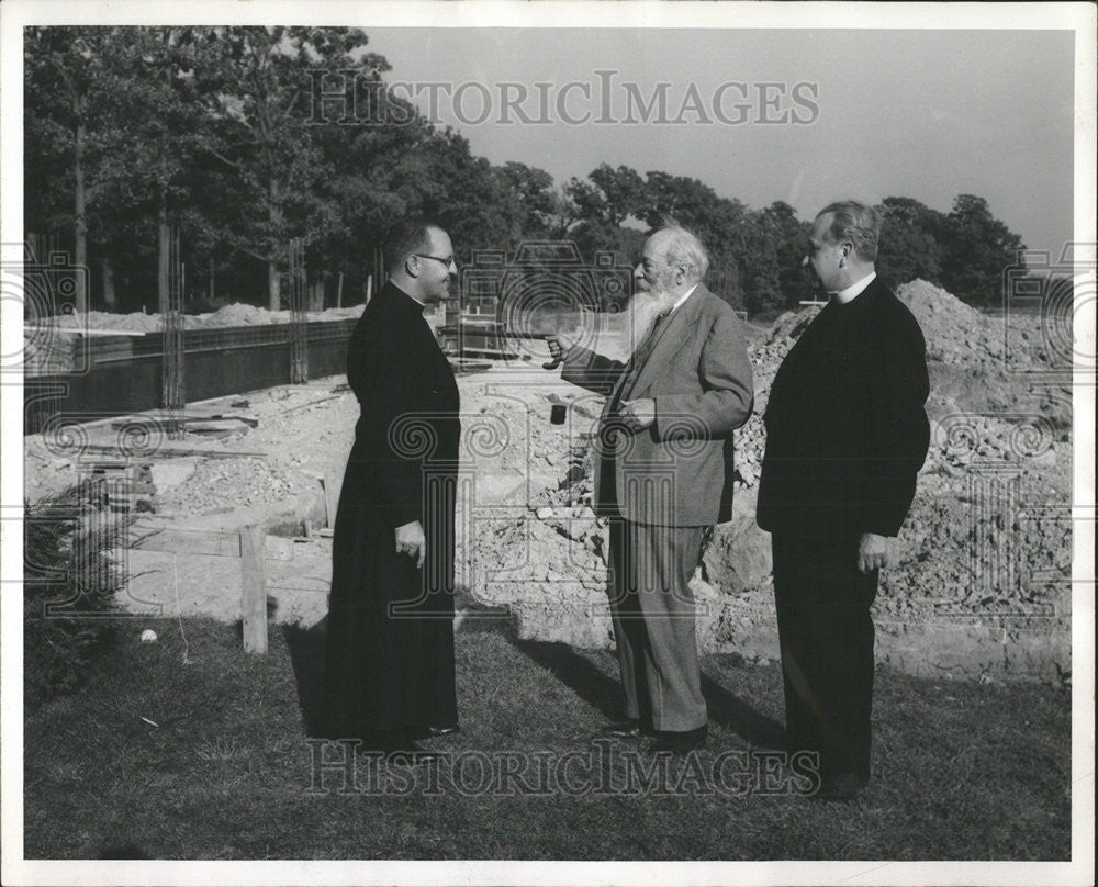 1957 Press Photo Rev Stanley Adominas and Rev Anicetus Linkus Discuss Addition - Historic Images