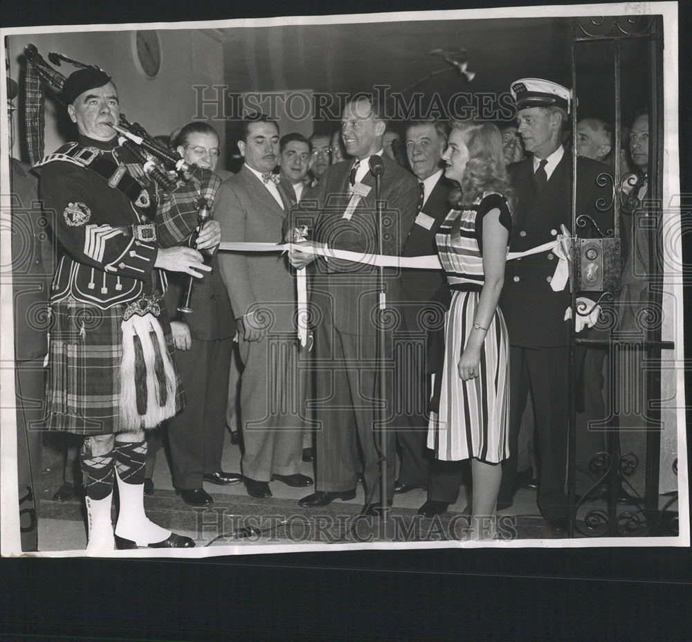 1947 Press Photo Music Group President L.G. Lamair - Historic Images