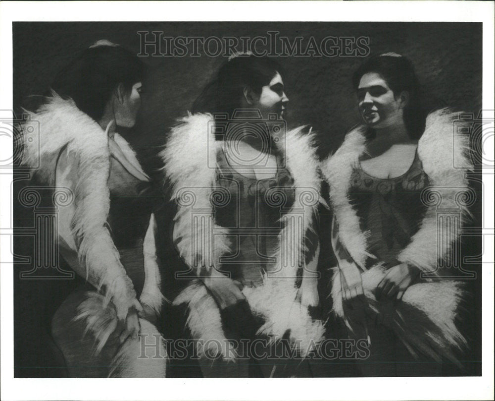 1992 Press Photo Three Beauty Charcoal  Paper Exhibition Organized Chicago Model - Historic Images