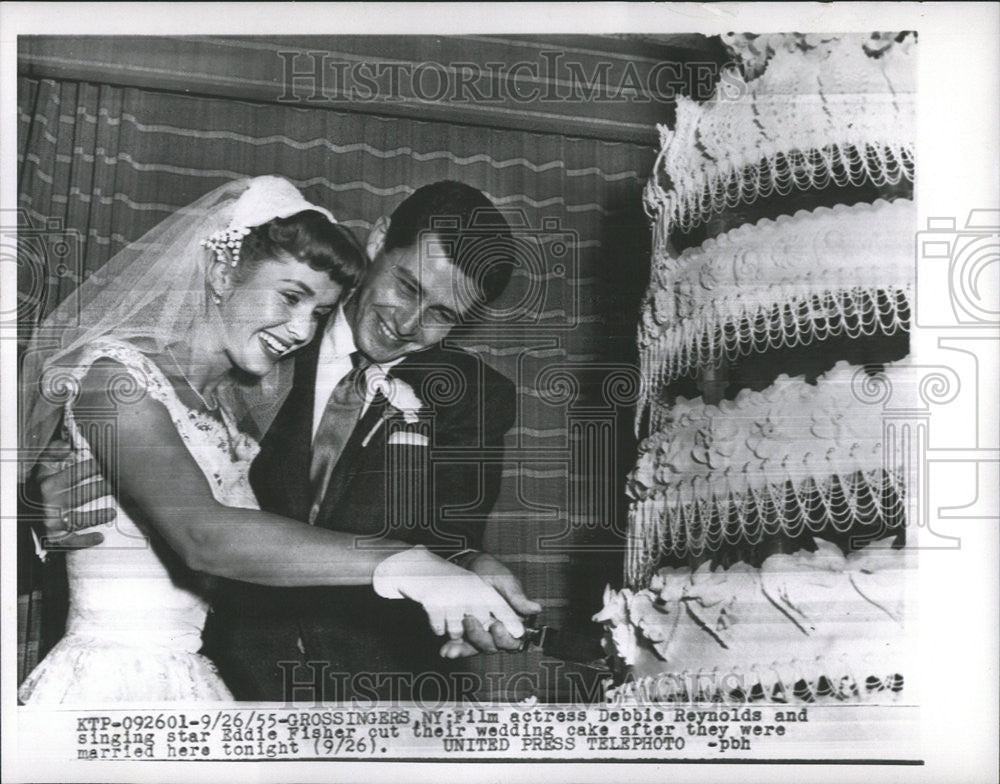 1955 Press Photo Actress Debbie Reynolds &amp; Singer Eddie Fisher Cut Wedding Cake - Historic Images